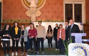 5bfe5cfcc4c5f_trophesLePerreux4xcadettes.jpg